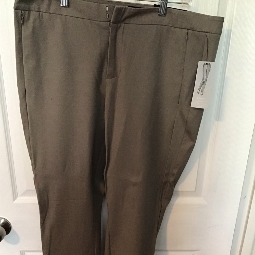 🆕 3/$20 NWT Apt.9 tan pants. Size 16💐